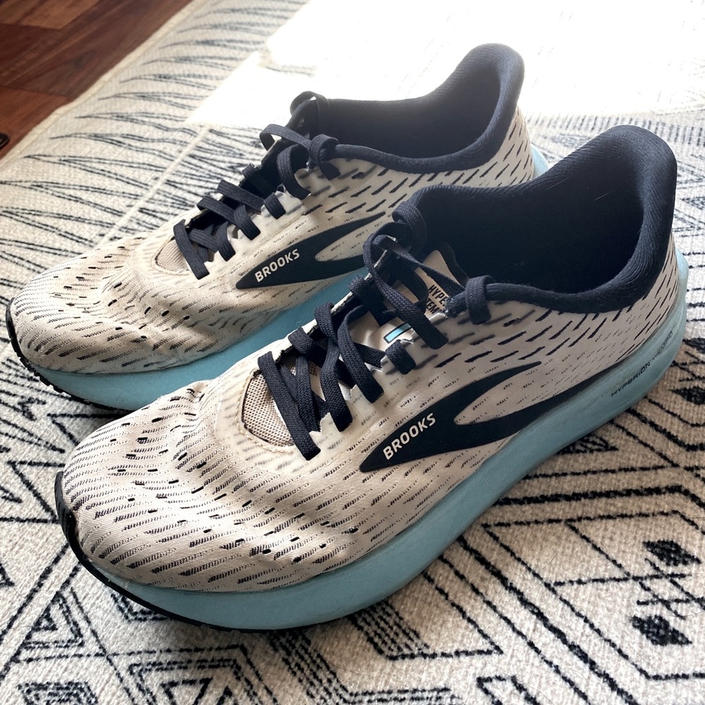 Womens Brooks Running Shoes Size 8